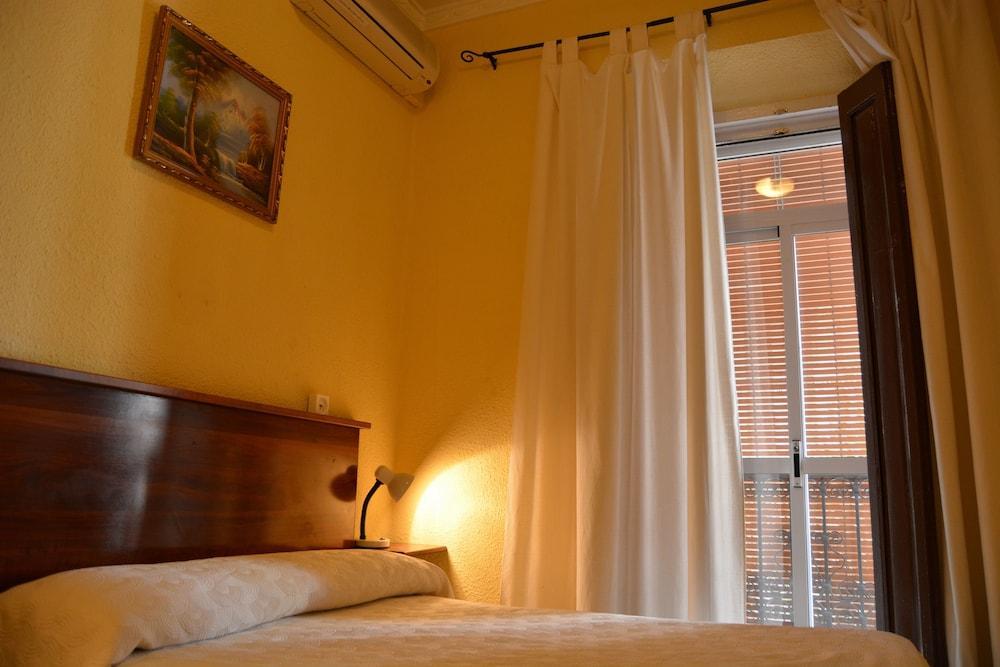 Pension Giraldilla Séville Extérieur photo
